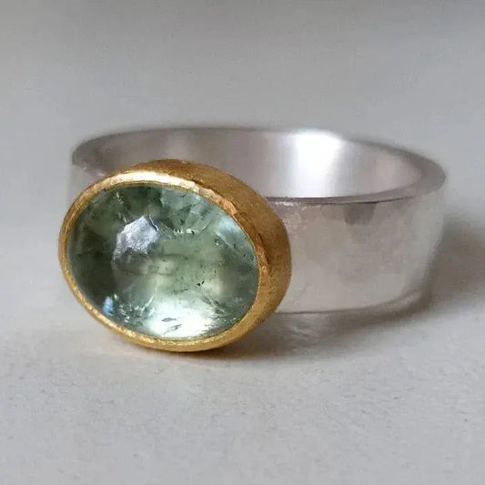 Vintage Green Ring with Round Gemstone