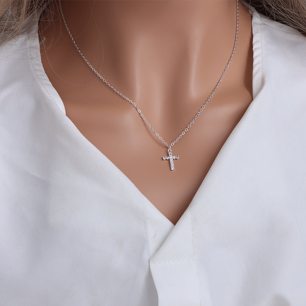 CROSS SHINE NECKLACE - SILVER
