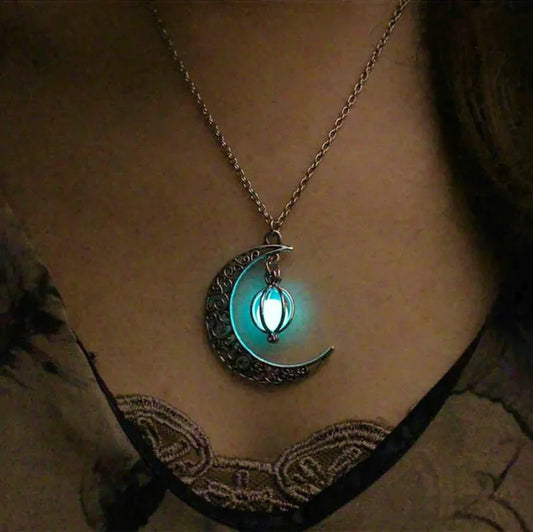 Moonstone Pendant Necklace – Enchanting Beauty with Empowering Energy